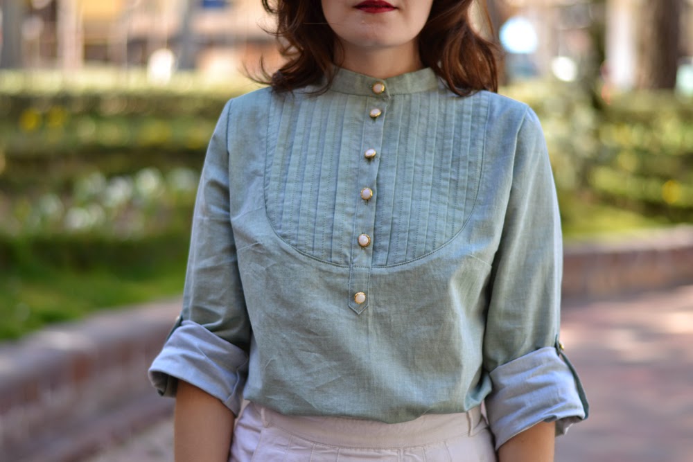 Carme blouse pattern, pauline alice patterns, in aqua green cotton and mother-of-pearl and golden buttons.